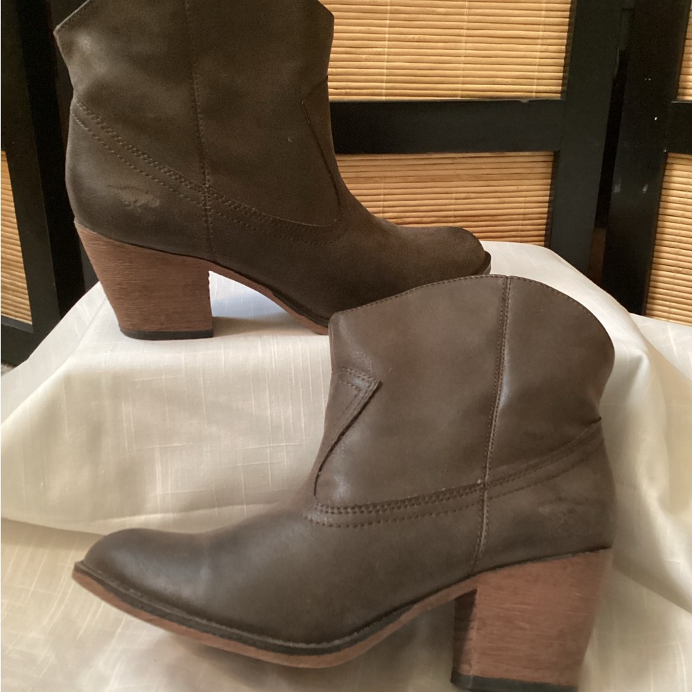 ROCKET DOG ankle boots 8.5 brown western vegan leather waterproof EUC cowgirl